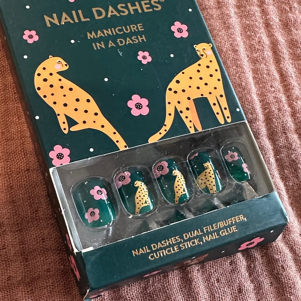 Red Aspen Nail Dashes - Green and Yellow Cheetah Press-On Nails solely - Picture 2 of 4